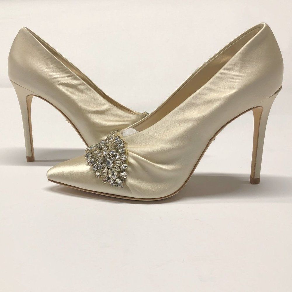 Womens Badgley Mischka Vanilla Ivory Satin Embellished Pumps Size 7.5